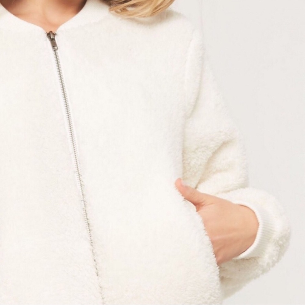 CLEARANCE-FIRM‼️Snow Bunny Fuzzy Bomber - Picture 4 of 7